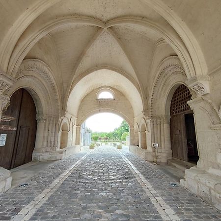 Chambre D'Hotes La Grenade Bleue Pons Bagian luar foto