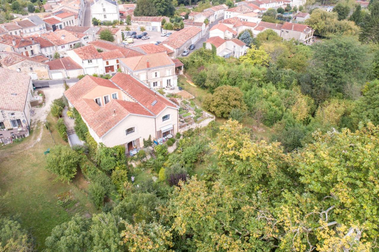 Chambre D'Hotes La Grenade Bleue Pons Bagian luar foto