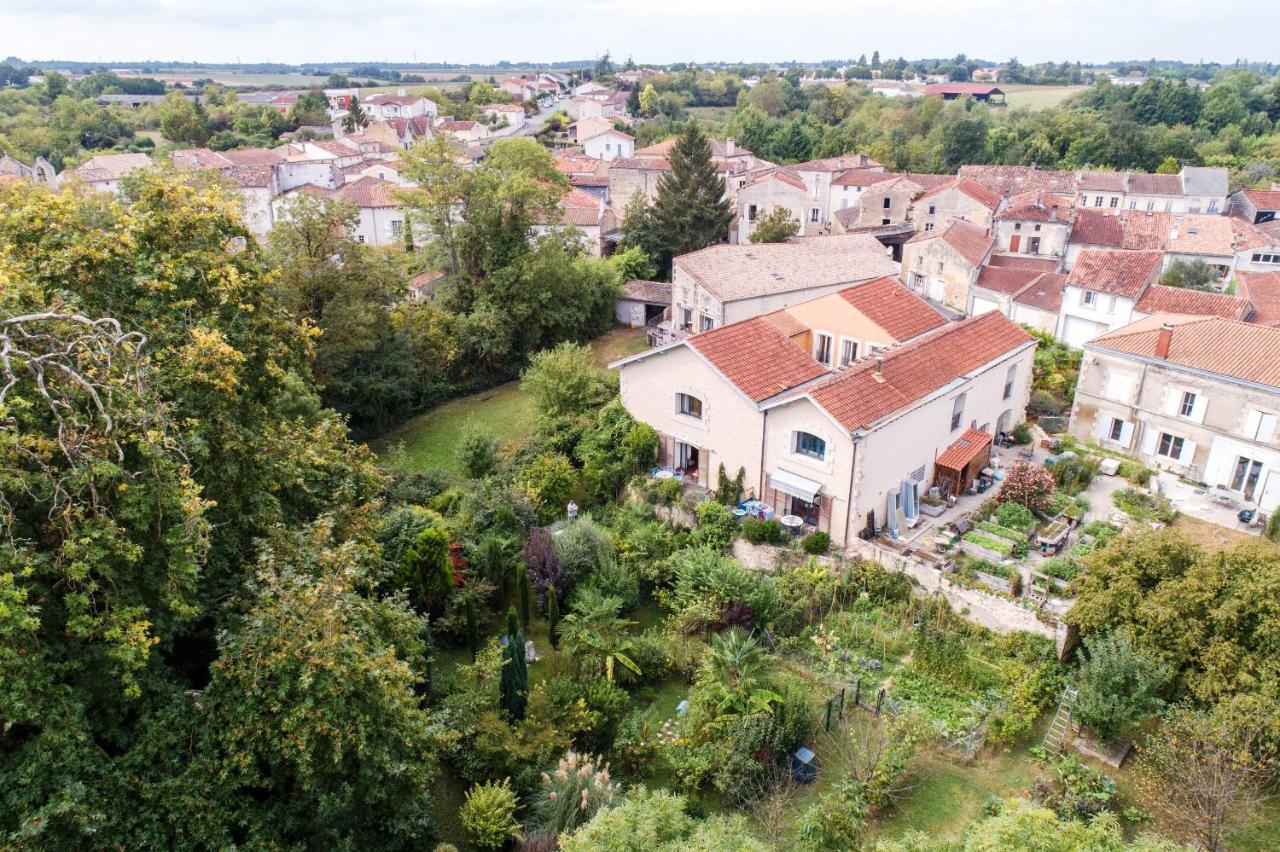 Chambre D'Hotes La Grenade Bleue Pons Bagian luar foto