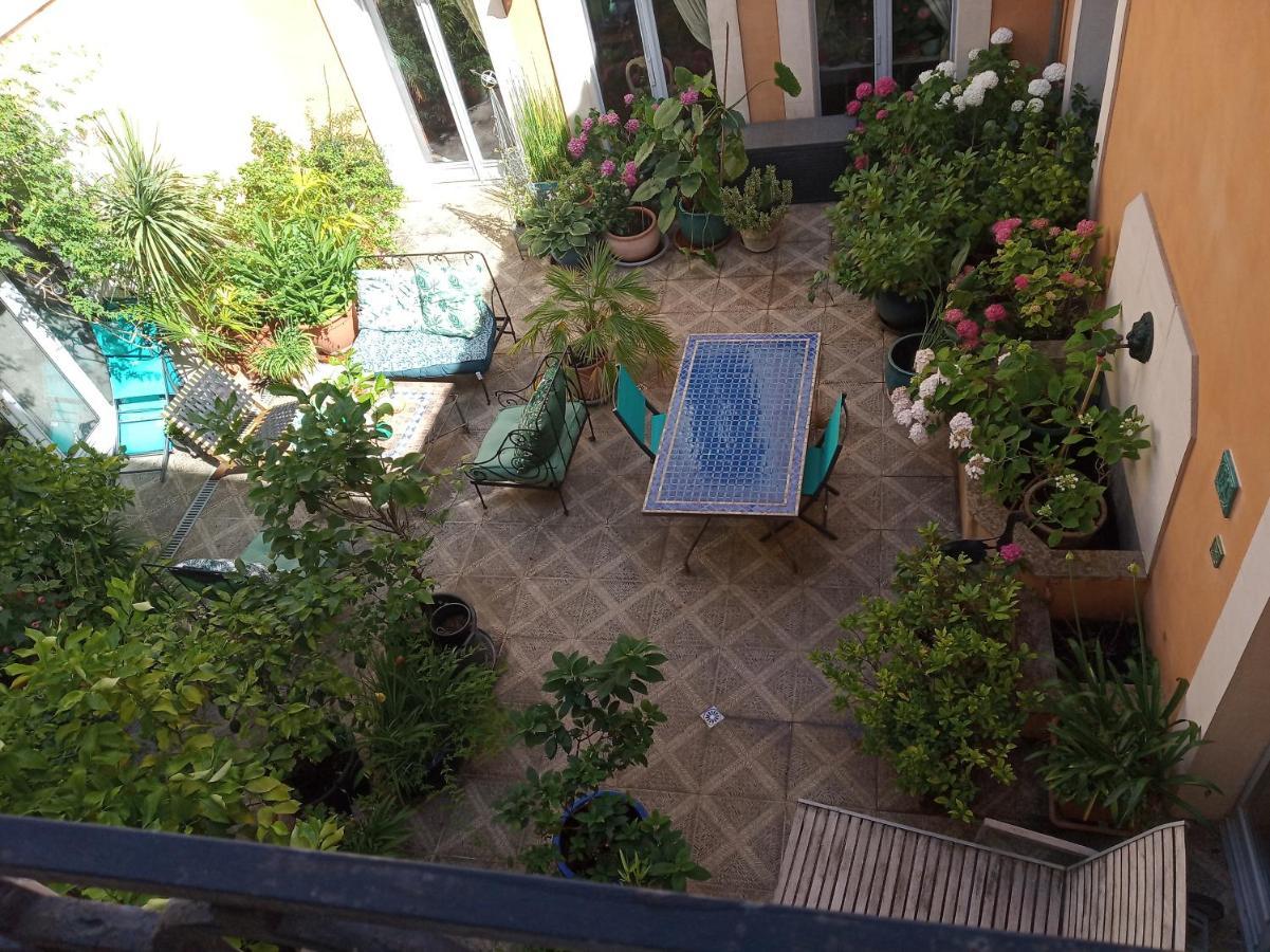 Chambre D'Hotes La Grenade Bleue Pons Bagian luar foto