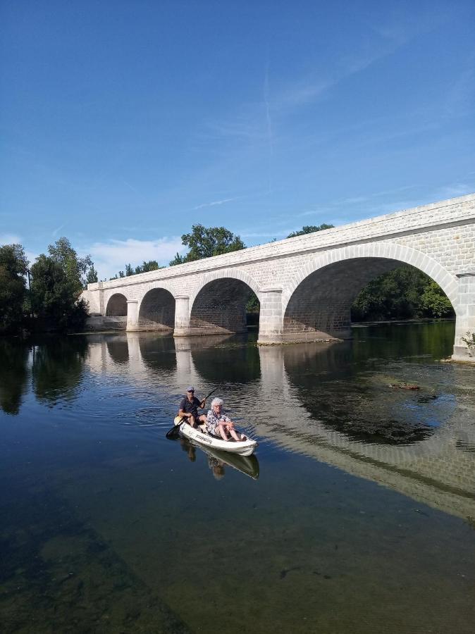 Chambre D'Hotes La Grenade Bleue Pons Bagian luar foto